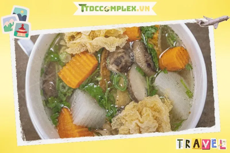 com-chay-thuyen-ngoc