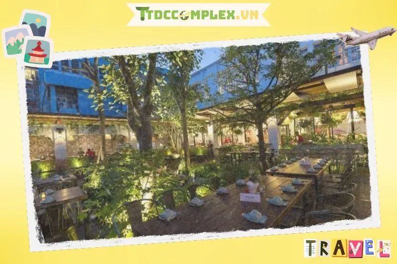 quan-an-san-vuon-cay-mai